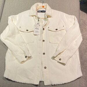 Zara Women’s oversized Off-White Corduroy Shirt Jacket. Shacket small 23” PTP